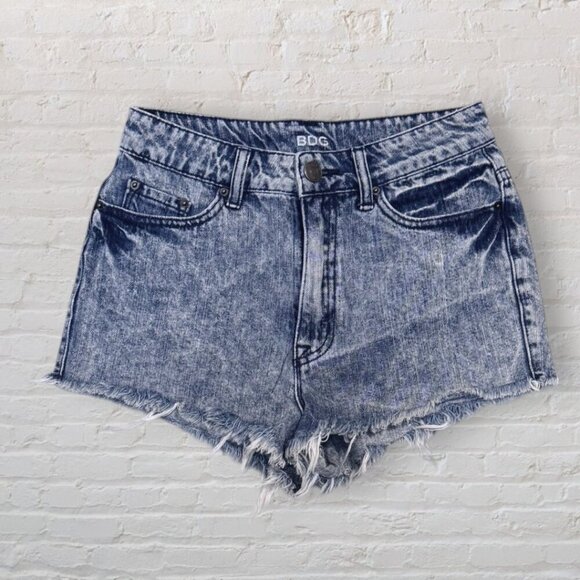 BDG High Rise Denim DREE Cheeky Raw Hem Frayed Edge Jeans Shorts Acid Wash 27 - Picture 1 of 3